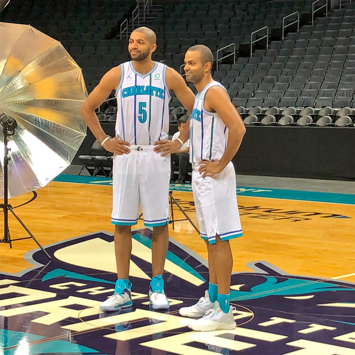 亚历山大-沃克领衔表现出色,夏洛特黄蜂胜出(亚历山大和亚历山大沃克) 亚历山大-沃克领衔表现出色,夏洛特黄蜂胜出(亚历山大和亚历山大沃克)