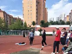 关于战局波澜壮阔，场上球员们奋勇拼搏，决胜谁手？的信息